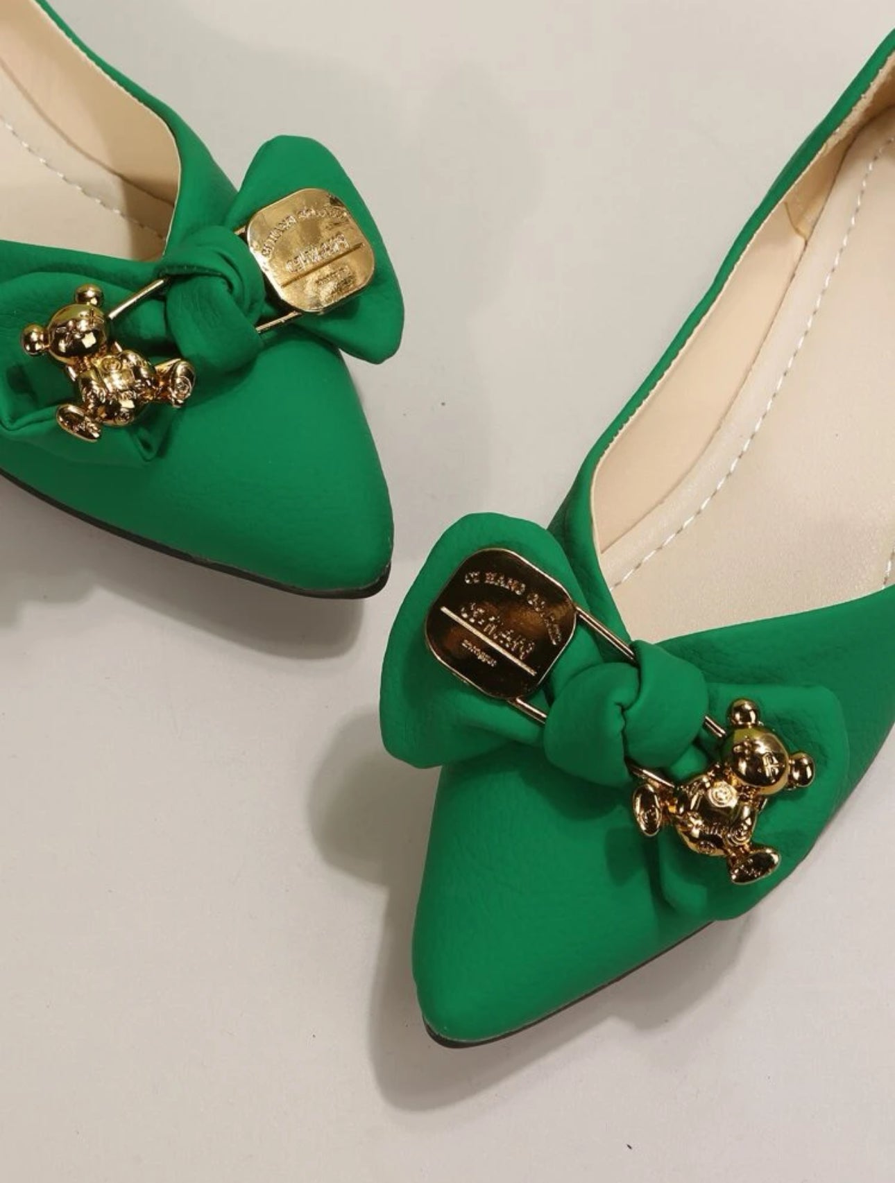 Litchi Embossed Cartoon Bear & Bow Decor Point Toe Ballet Flats